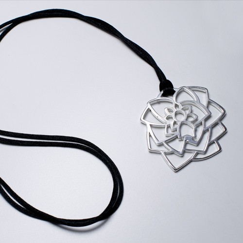 Flor Camelia Negro
