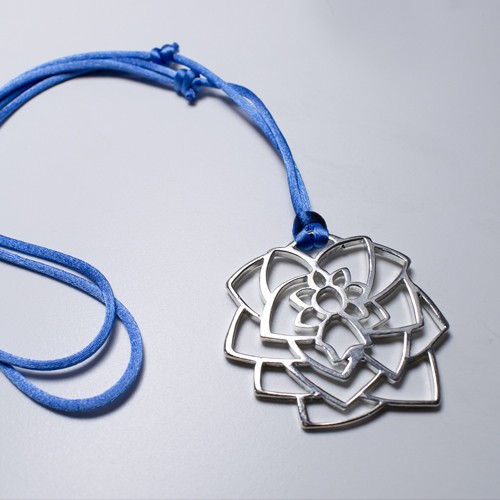 Colgante Virgen del Pilar Camelia