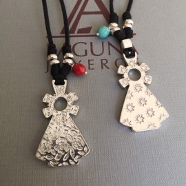Collar Virgen Pilar rosas-estrellas
