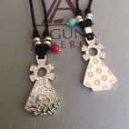 Collar Virgen Pilar rosas-estrellas
